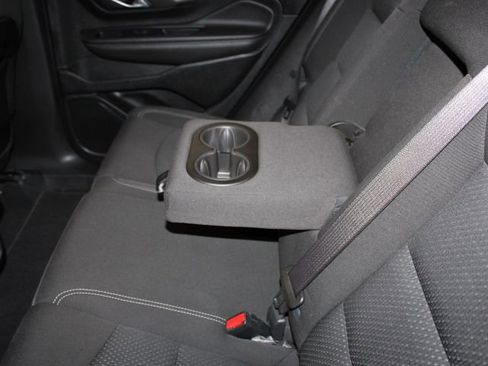 Used 2022 GMC Terrain SLE w/ Driver Convenience Package image 24