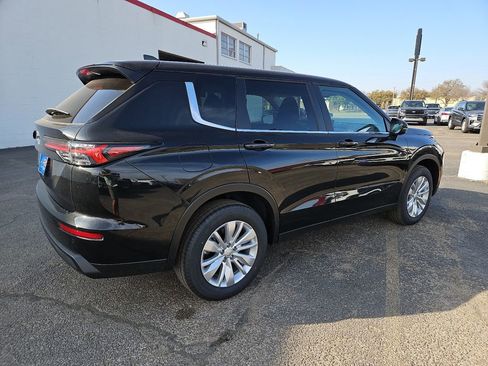 New 2026 Mitsubishi Outlander ES image 13