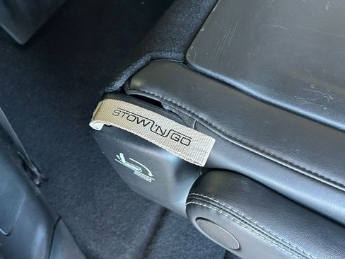 Used 2025 Chrysler Pacifica Limited image 39