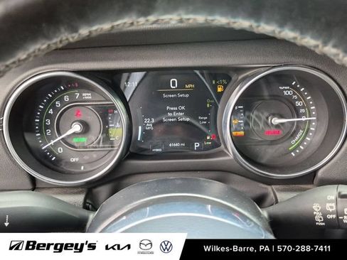 Used 2022 Jeep Wrangler Unlimited Sahara w/ Cold Weather Group AWD/4WD image 16