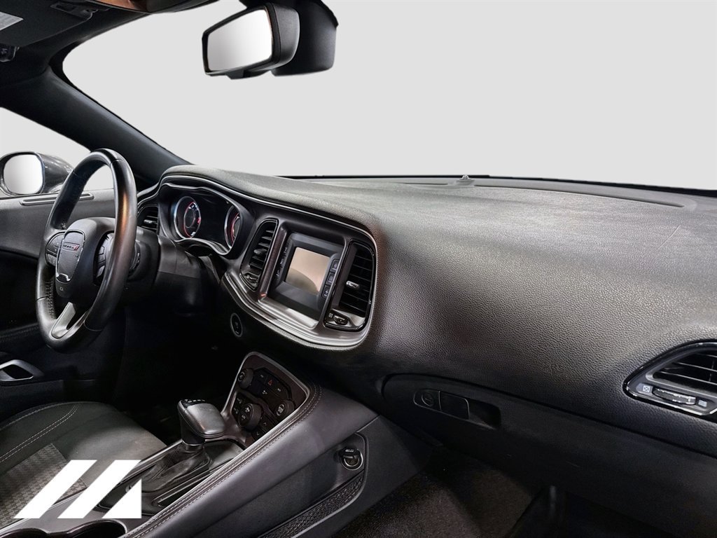 Used 2015 Dodge Challenger SXT RWD image 29