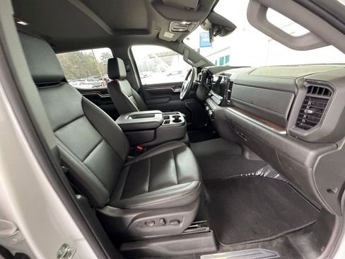 Used 2025 GMC Sierra 1500 SLT image 17
