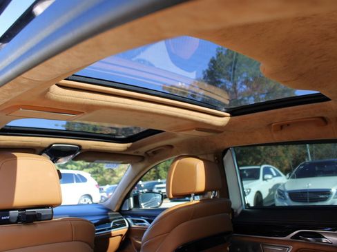 Used 2018 BMW 740i image 23