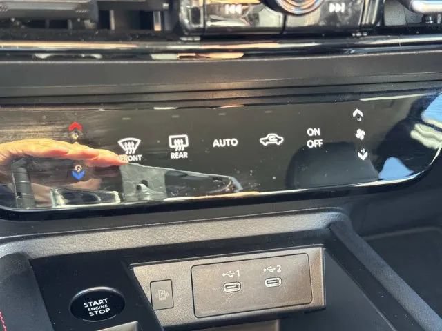 Certified 2025 Nissan Kicks SR FWD image 35