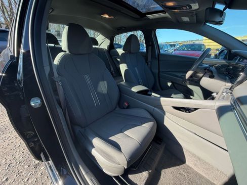 Used 2025 Hyundai Elantra SEL image 35