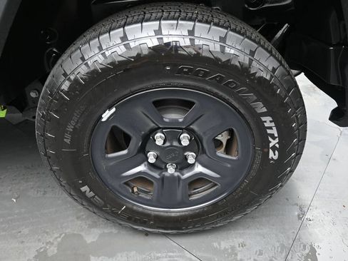 Used 2025 Jeep Wrangler Sport AWD/4WD image 32