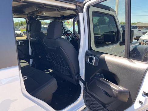 Used 2021 Jeep Gladiator Rubicon w/ LED Lighting Group AWD/4WD image 19
