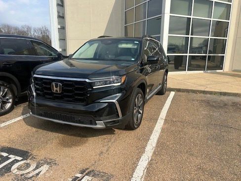 Used 2023 Honda Pilot Touring image 2