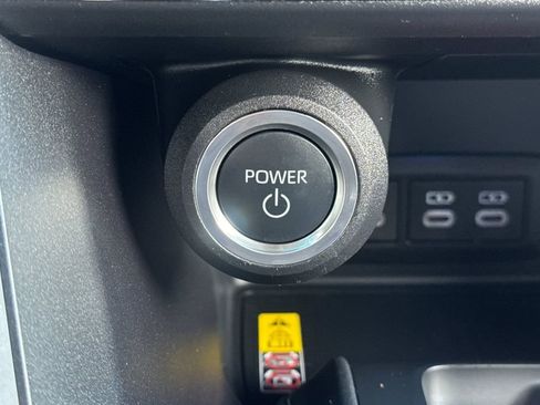 Certified 2024 Toyota Venza LE image 22