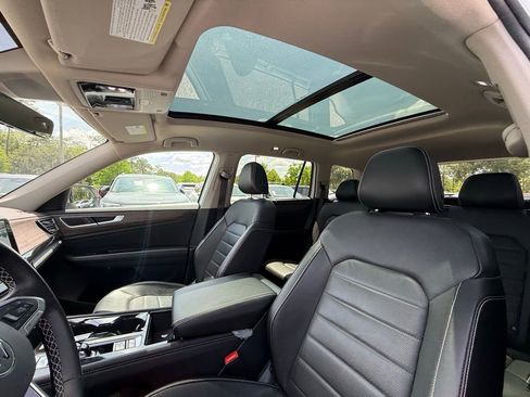 Used 2025 Volkswagen Atlas SEL AWD/4WD image 20