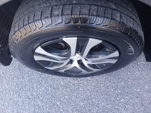 Used 2016 Toyota RAV4 LE FWD image 24