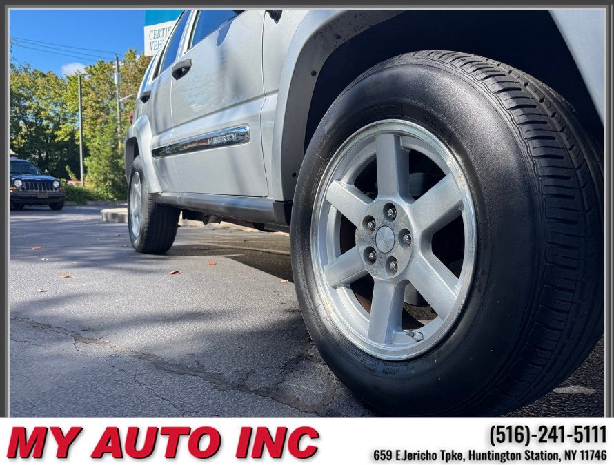 Used 2007 Jeep Liberty Limited AWD/4WD image 9