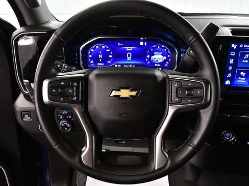 Used 2023 Chevrolet Silverado 1500 LT AWD/4WD image 18