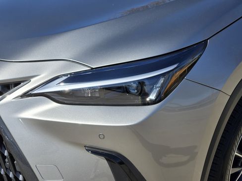Used 2025 Lexus NX 250 image 13