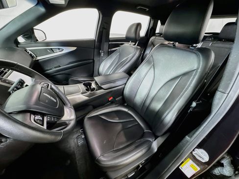 Used 2019 Lincoln Nautilus Premier AWD/4WD image 13