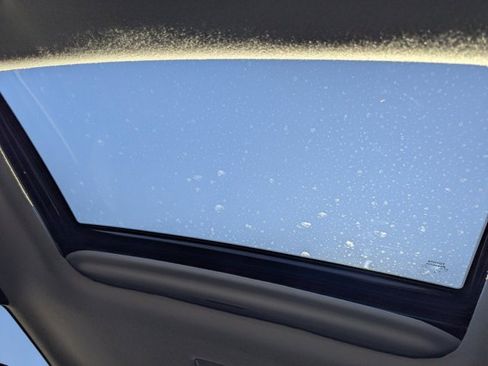 Used 2024 Toyota Corolla Cross LE w/ Moonroof Package image 27