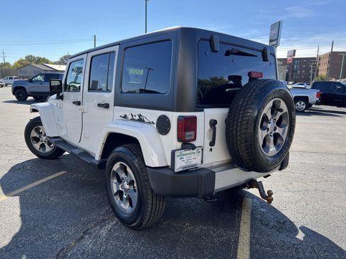 Used 2018 Jeep Wrangler Unlimited Sahara w/ Max Tow Package image 9