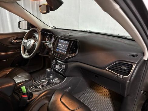 Used 2022 Jeep Cherokee Trailhawk w/ Sun & Sound Group AWD/4WD image 39