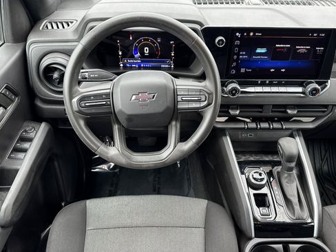 Used 2023 Chevrolet Colorado Trail Boss w/ Technology Package image 17