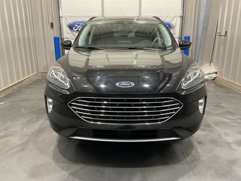Used 2022 Ford Escape Titanium image 2