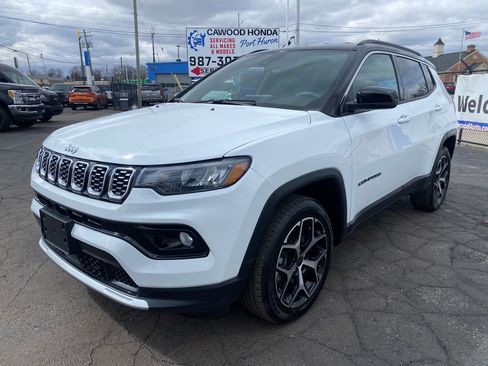 Used 2025 Jeep Compass Limited image 7