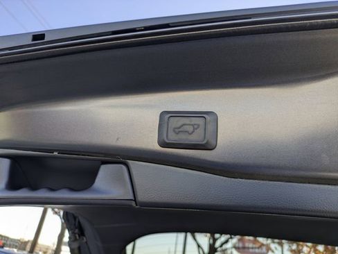 Used 2023 Toyota RAV4 Limited image 30