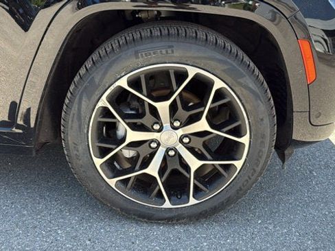 Used 2023 Jeep Grand Cherokee Summit AWD/4WD image 11