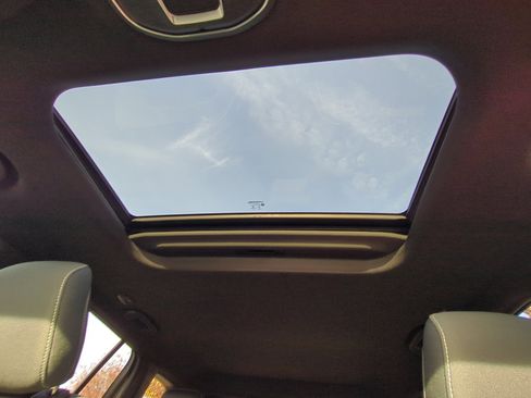 New 2025 Jeep Grand Cherokee Laredo image 32