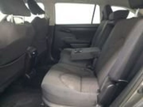 Used 2021 Toyota Highlander LE FWD image 13