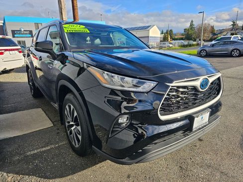 Used 2021 Toyota Highlander XLE image 6