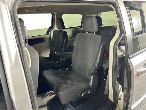 Used 2017 Dodge Grand Caravan SE w/ Power Window Group image 18