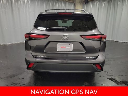 Used 2024 Toyota Highlander XLE image 7