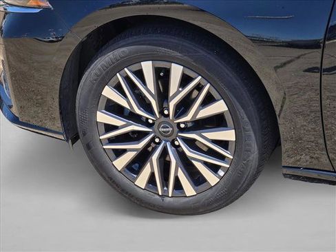 Used 2025 Nissan Altima 2.5 SV FWD image 10