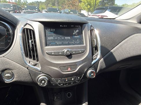 Used 2018 Chevrolet Cruze LT w/ Convenience Package FWD image 27