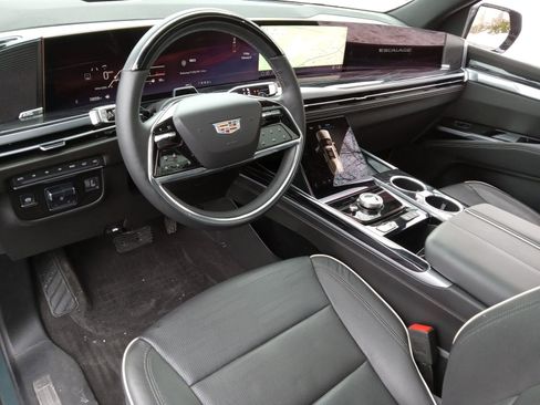 Used 2025 Cadillac Escalade Sport w/ Touring Package image 13