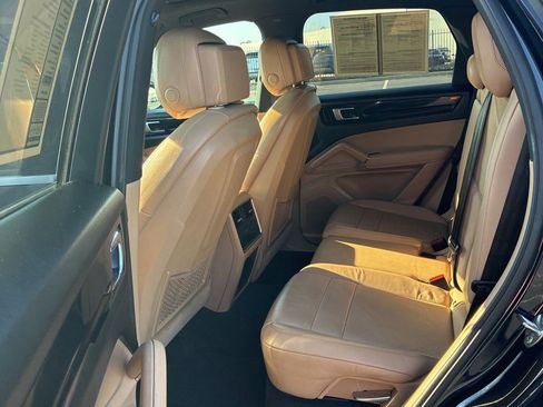 Used 2019 Porsche Cayenne image 25