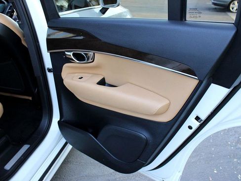 Used 2016 Volvo XC90 T6 Momentum image 22