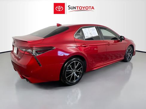 Used 2021 Toyota Camry SE image 4