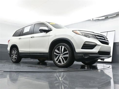 Used 2017 Honda Pilot Touring image 30
