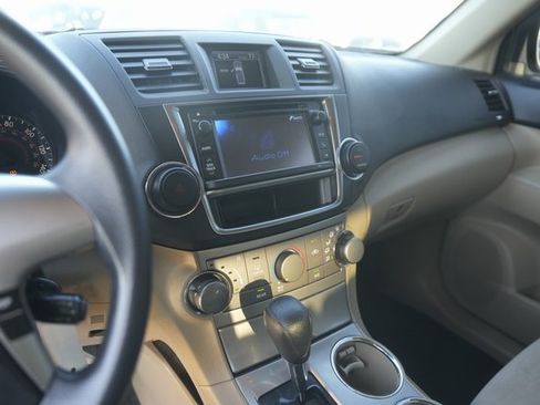 Used 2013 Toyota Highlander Plus image 25