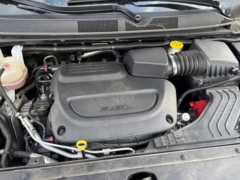 Used 2025 Chrysler Pacifica Select FWD image 34