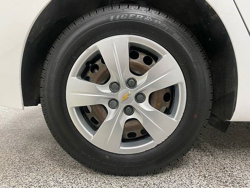 Used 2018 Chevrolet Cruze LS image 29