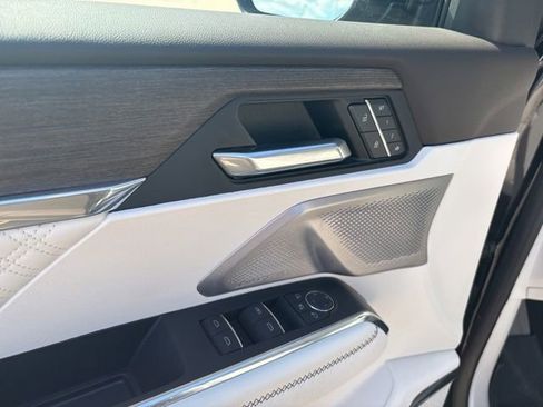 Used 2024 GMC Acadia Denali w/ Super Cruise Package image 12