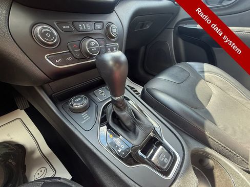 Used 2022 Jeep Cherokee Latitude Lux w/ Sun & Sound Group AWD/4WD image 29