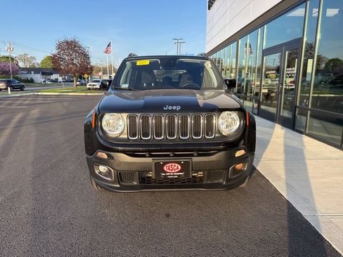 Used 2018 Jeep Renegade Latitude w/ Cold Weather Group AWD/4WD image 7