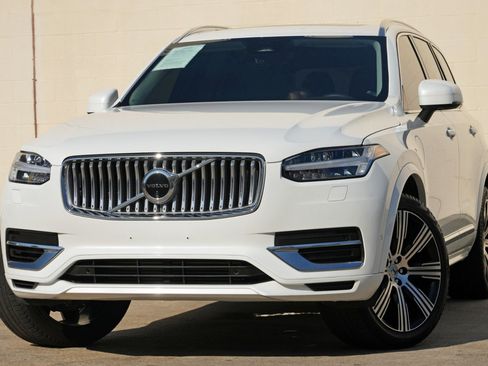 Used 2024 Volvo XC90 T8 Plus w/ Protection Package Premier AWD/4WD image 3