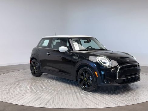 Certified 2024 MINI Cooper SE image 2