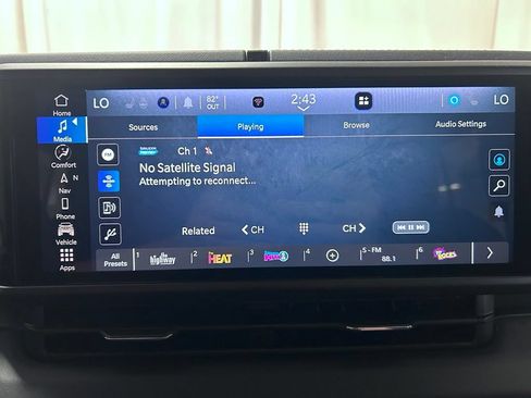 Used 2024 Jeep Gladiator Rubicon w/ Technology Group AWD/4WD image 13