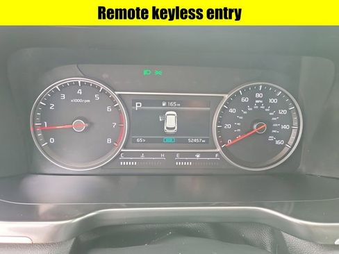 Used 2023 Kia Sorento LX AWD/4WD image 13