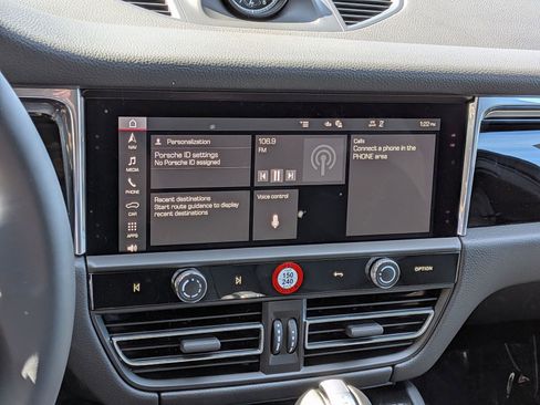 New 2026 Porsche Macan image 19